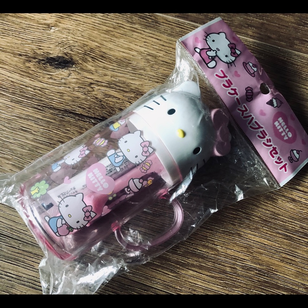 SANRIO-NWT Character Toothbrush Kit - Picture 4 of 16